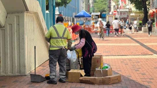 Hong Kong’s Outdoor Workers, Subdivided Flat Tenants Bear the Brunt of Summer Heat