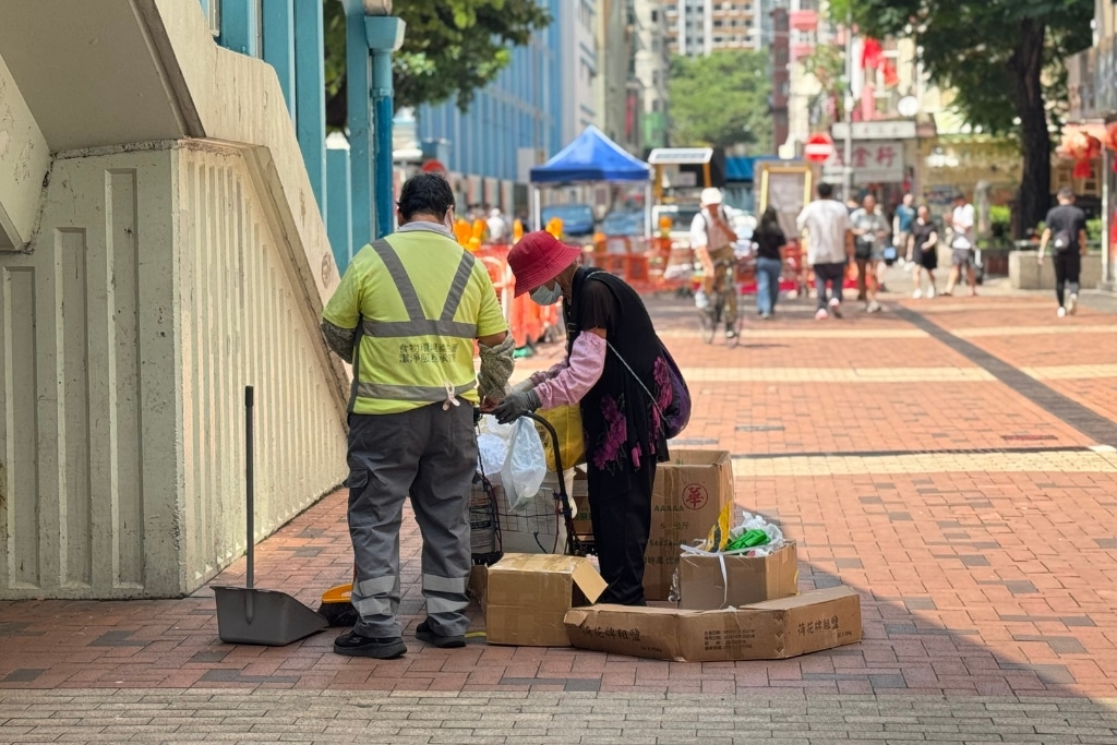 Hong Kong’s Outdoor Workers, Subdivided Flat Tenants Bear the Brunt of Summer Heat